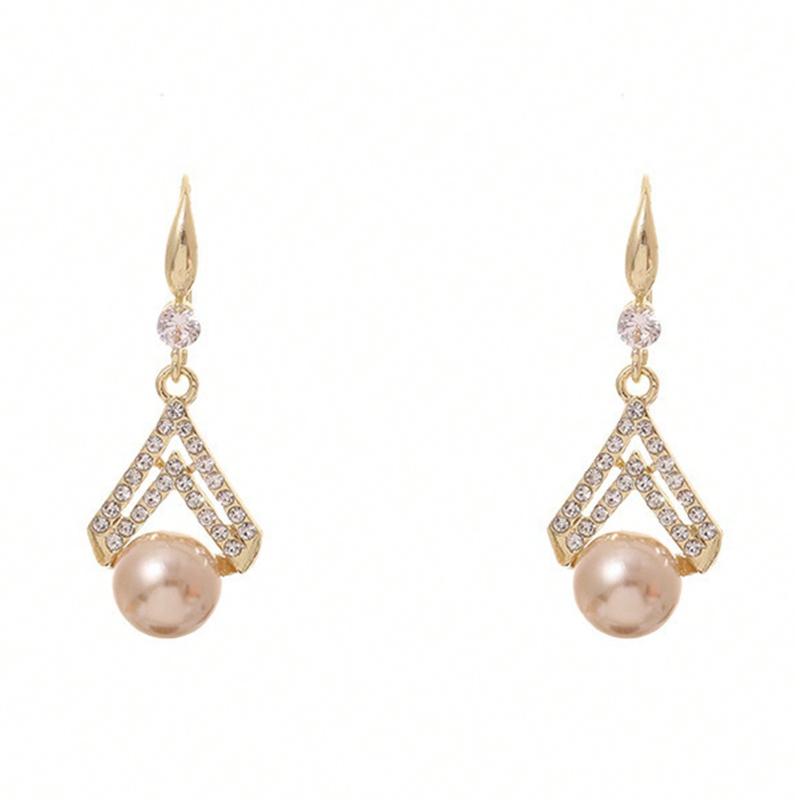 Fashionable and Minimalist Champagne Pearl Earrings with High-End Sense