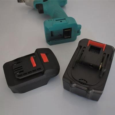Solide plastkonvertere muliggjør bruk av batterier fra forskjellige merker for elektrisk verktøy. Sikre overladningsbeskyttelser.