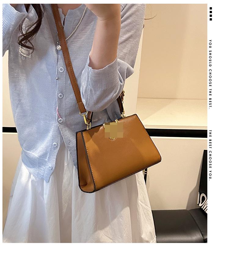 Kelly Bag: Elegant Retro Shoulder & Crossbody Handbag with Solid Color for Commuting