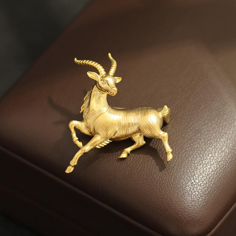 Luxury Glossy Antelope Brooches For Women Unisex Zodiac Animal Pins Casual Party Jewelry Accessories Gifts Decoration