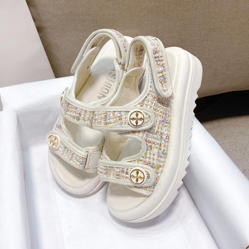 

Спортивные сандалии Xiaoxiangfeng женские новые модные сандалии на толстой подошве с увеличением высоты, универсальная пляжная повседневная обувь на лето 2024 года 35