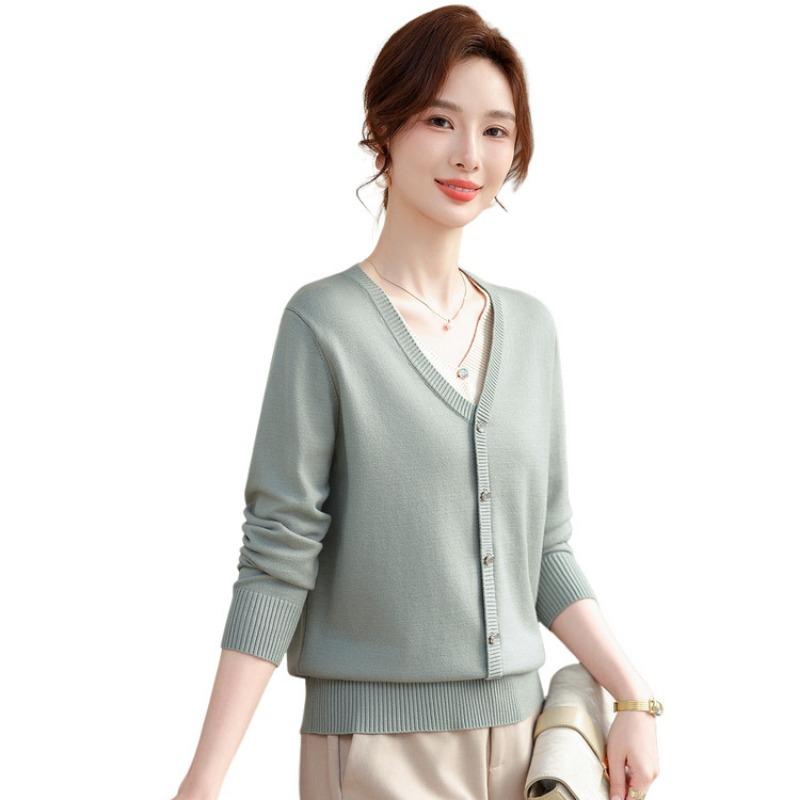 New Spring and Autumn Thin Sweater Bottoming Shirt, Mid-mother Spring Vacation Two-piece Knitted Long-sleeved Shirt