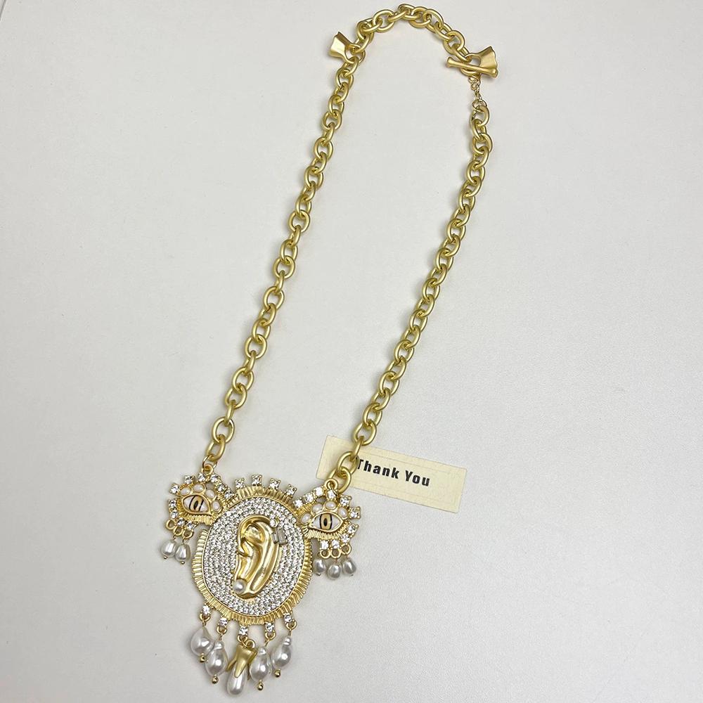 

Exaggerated Eye Pendant Necklace Vintage Gold-Plated Thick Chain Necklace Fashionable Trendy Personalized Jewelry Accessories Other