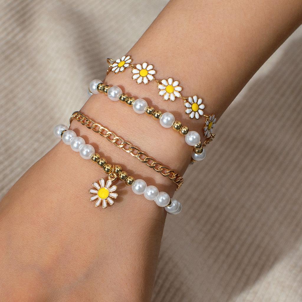 4pc Bohemian Daisy Flower Pendant Beaded Star Heart Bracelet Set for Women Daisy Imitation Pearl Bangles Girls Vintage Jewelry
