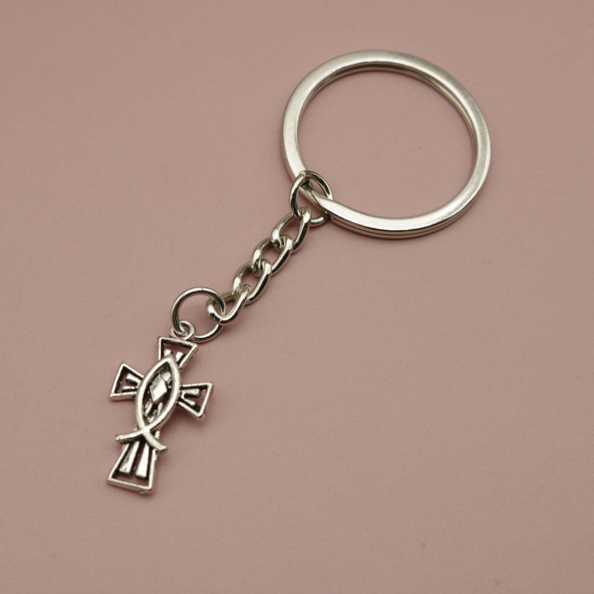 

Популярні ювелірні вироби. Простий брелок one size