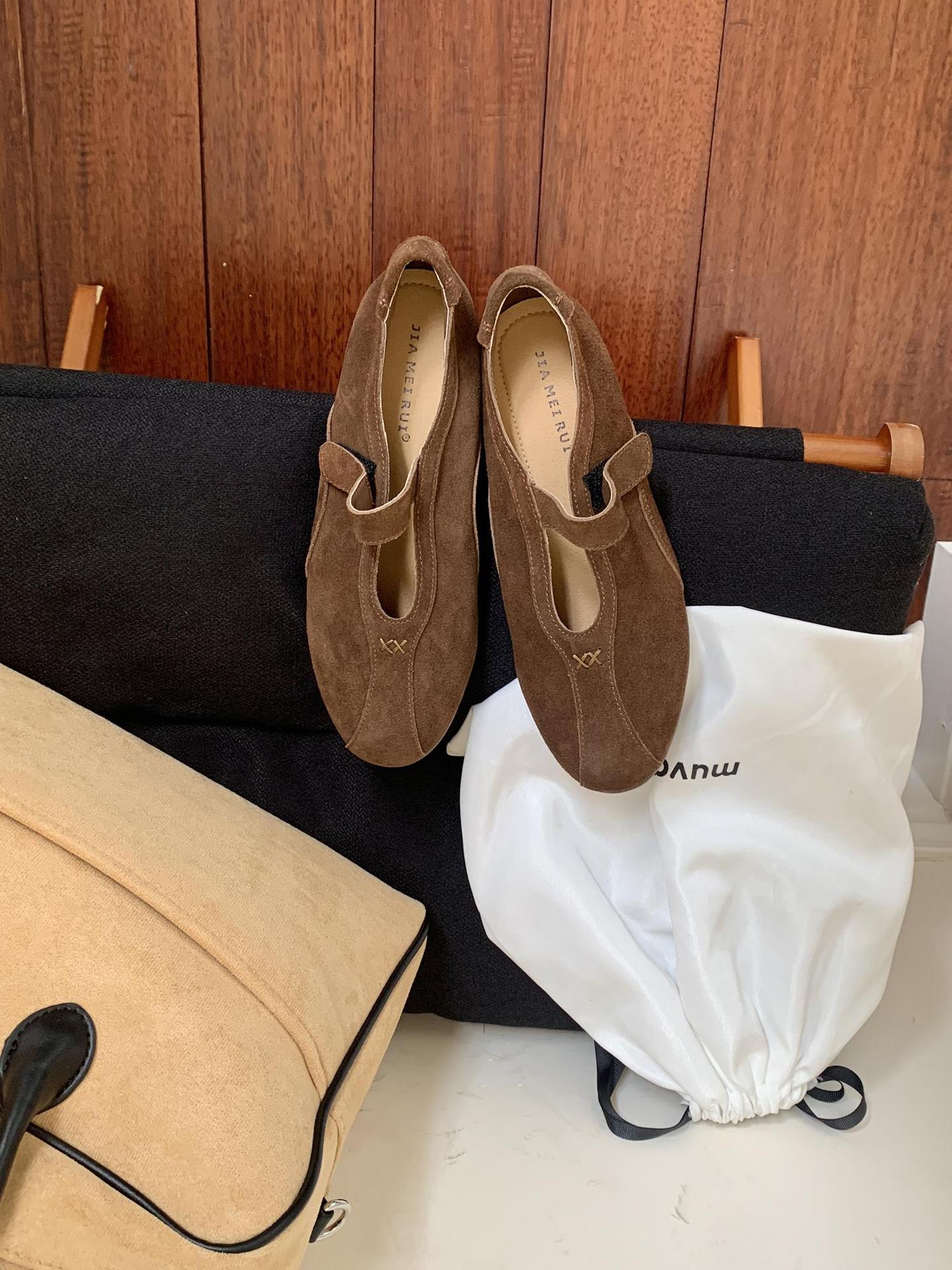 

Round head shallow mouth single shoes women s 2025 new Velcro ballet training shoes inner height increase Mary Jane shoes 39