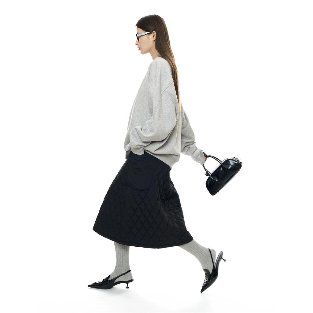 Louvre Winter Korean INS Oversized Leisure Sports Plus Velvet Warm Sweater: Skin-Friendly, Loose-Fit Women's Top.