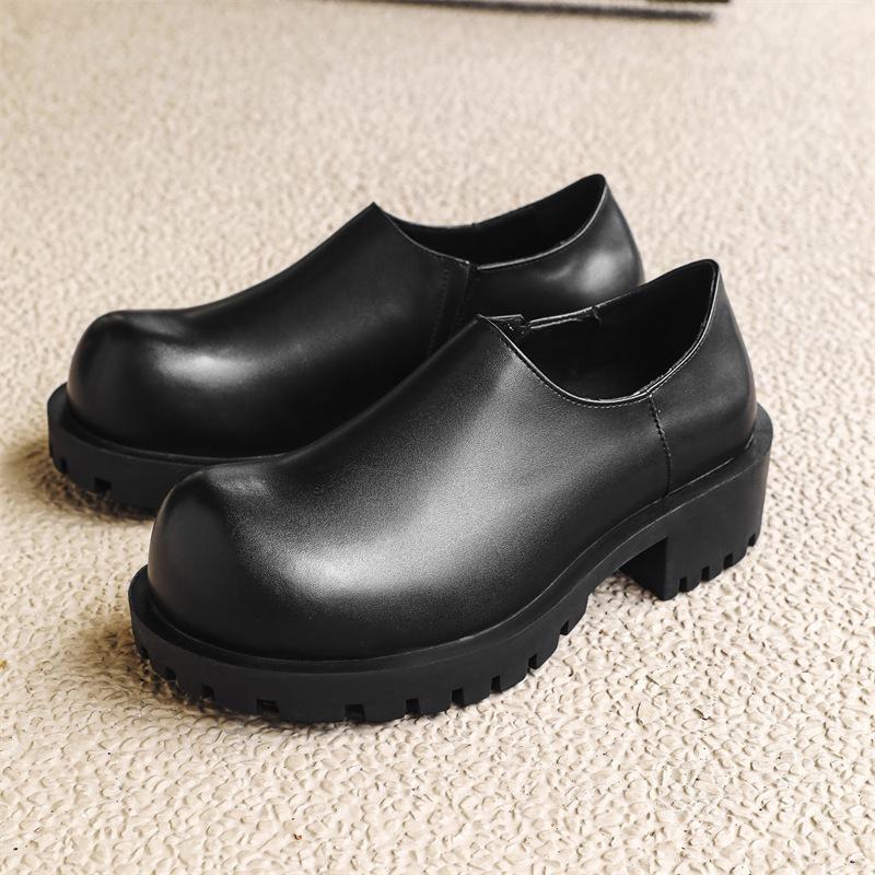 

Кожаные туфли мужские с загнутыми носками, туфли Дерби мужские 2024 года, модные подиумные туфли, британские повседневные кожаные туфли 8176-J 44 чёрный