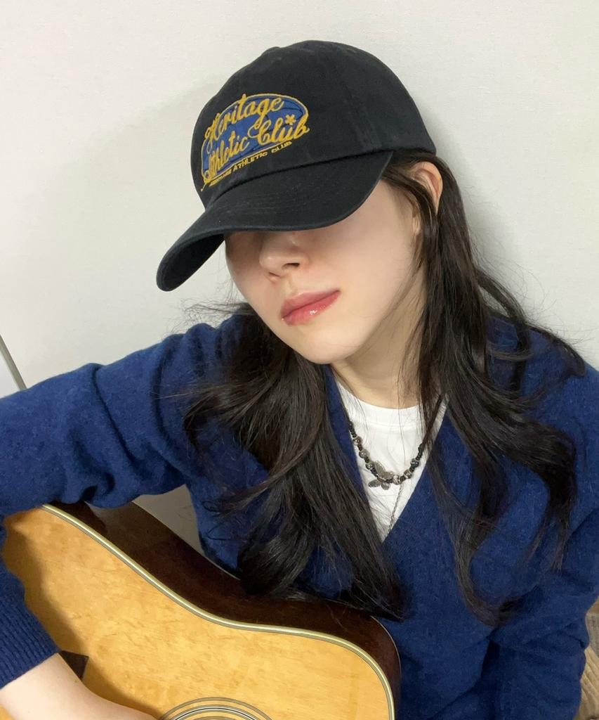 Yunibeoseugameonteu Universe Signed Washed Ball Cap_Black