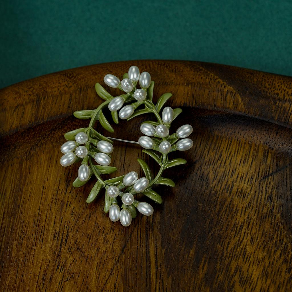 Vintage Women Girls Pearl Leave Enamel Brooches High Quality Exquisite Plant Pins Lady Clothing Coat Accessories Brooch Gift