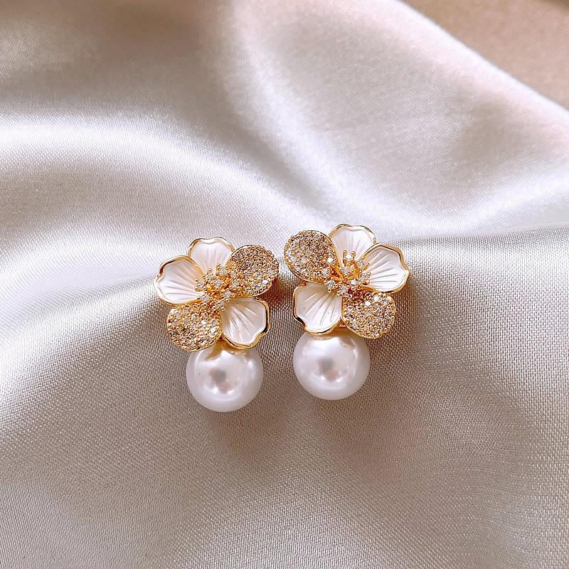 Elegant Chinese Emerald Flower Stud Earrings with Rhinestone Accent - Luxury Design for Women