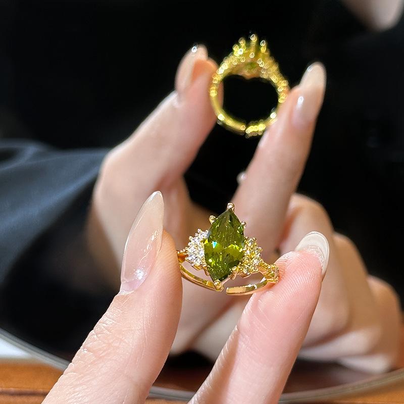 French Court Style Olive Green Zircon Ring - Light Luxury, Exquisite, Retro Versatile Open Design