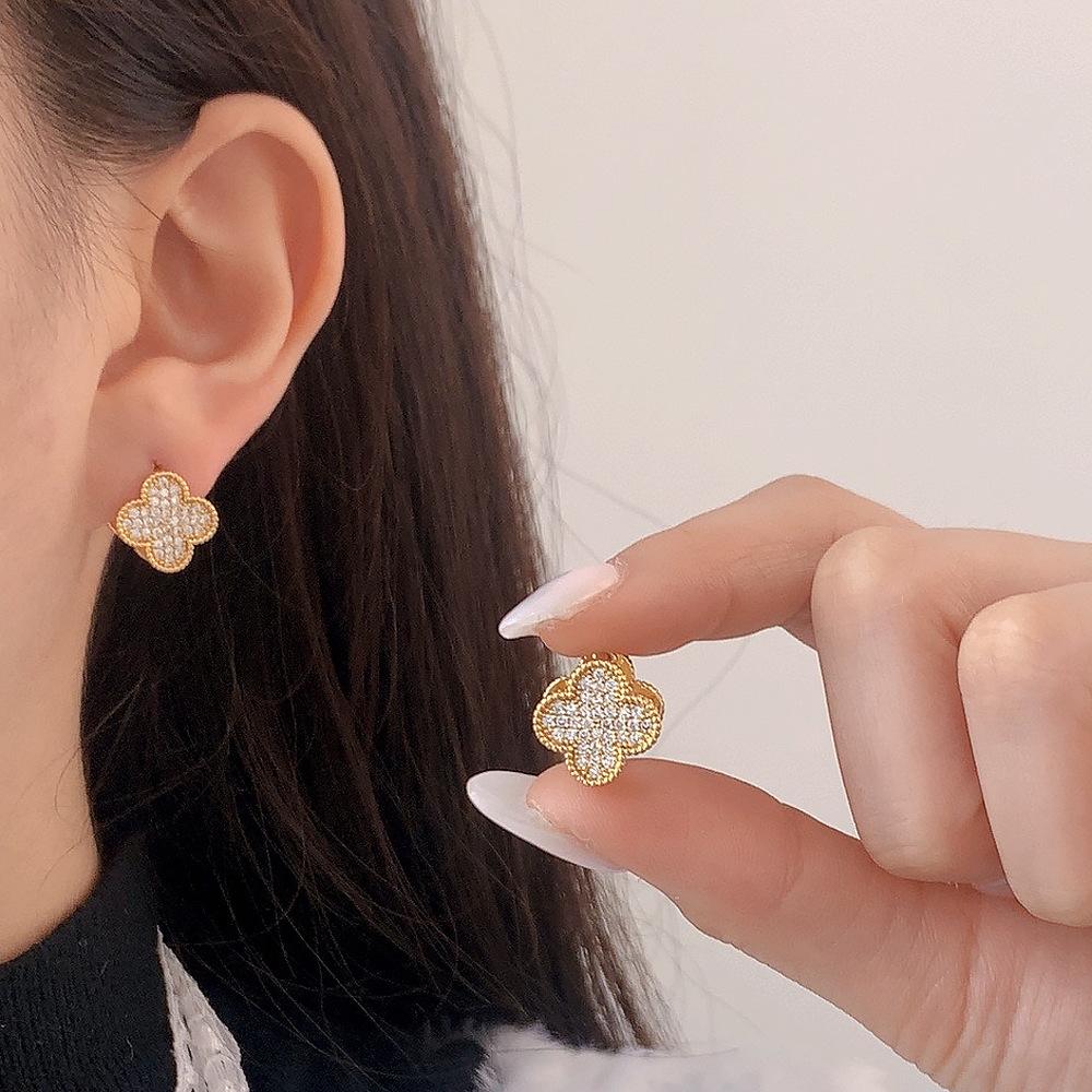 Trendige Glücksblume Vorwärts- und Rückwärts-Ohrringe Französische Mode High Fashion Vierblättrige Kleeblatt-Ohrringe