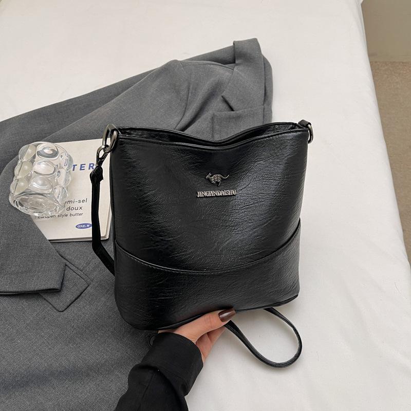 Women's Bag Bucket Bag Soft Leather Single Shoulder Crossbody Bag Simple and Versatile Middle-aged and Elderly Large Capacity Bag