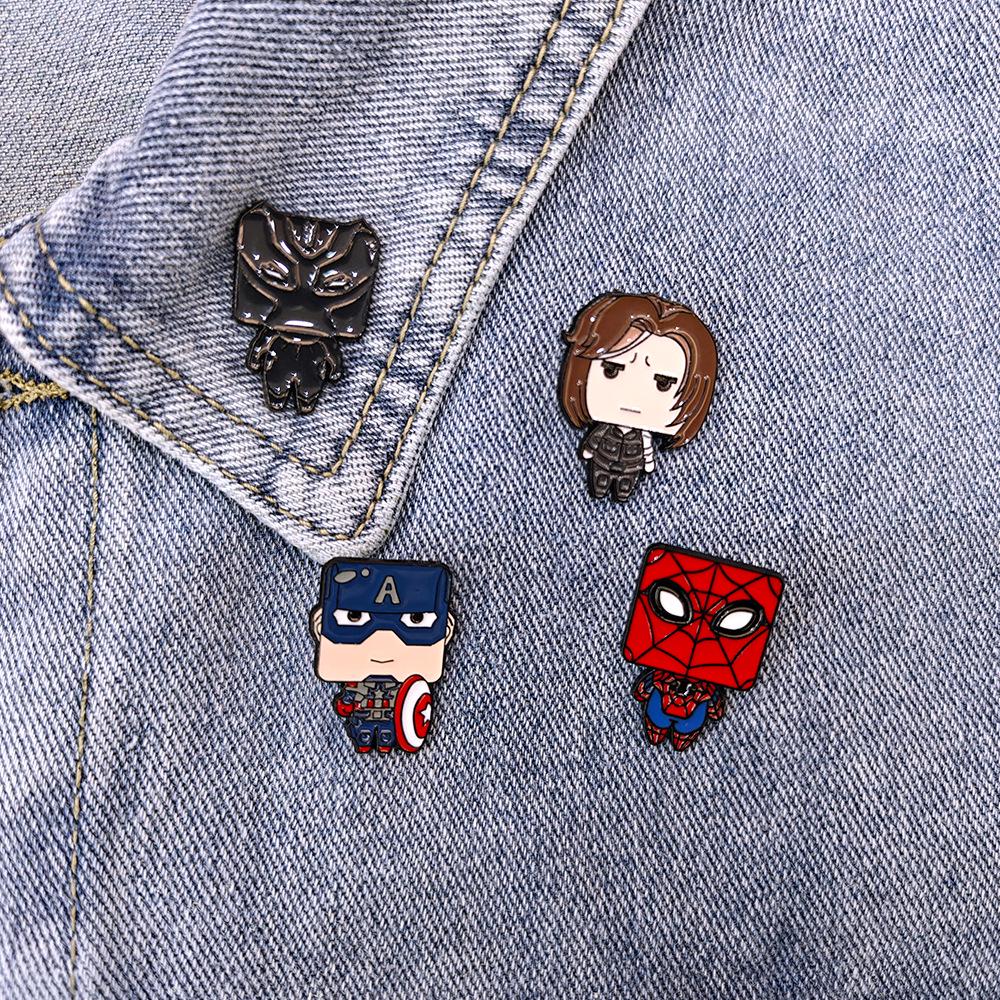 Marvel Q Superhero Brooch: Classic Avengers Spider-Man & Captain America Badge.