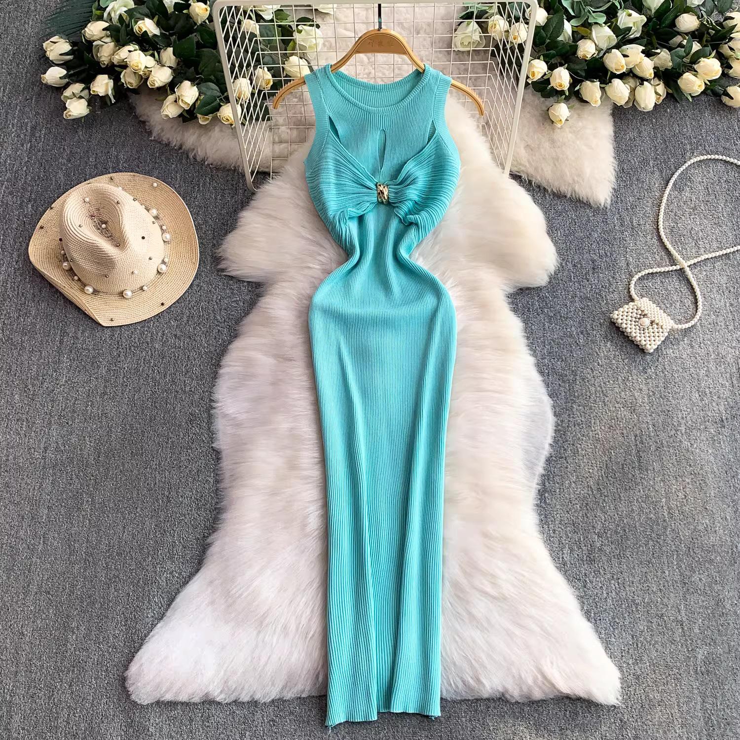

Celebrity Goddess Sexy Knit Dress with Metal Buckle Waist, Round Neck, and Hip-Hugging Slim Fit Extra Small зелёный