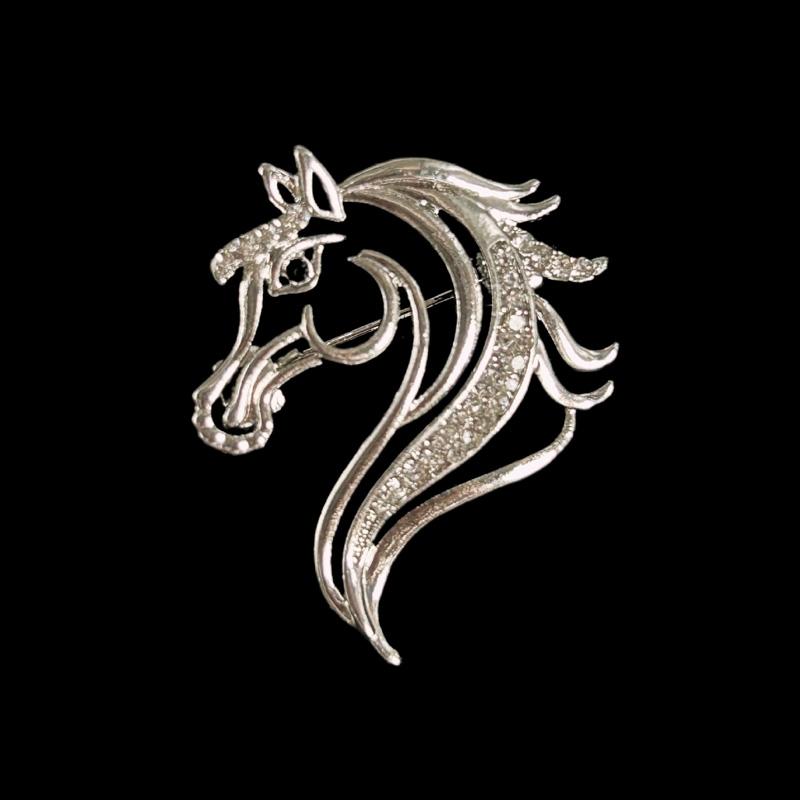

1Pc Pin Temperament Horse Brooch Fashion Hollow Minimalist fashion Zinc Alloy Clothing Decoration B