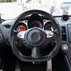 Volante per Nissan 370Z 2008-2020, Volante in Fibra di Carbonio a Forma di D con Fondo Piatto, Impugnatura in Pelle con Texture Antiscivolo e Cuciture Precise,