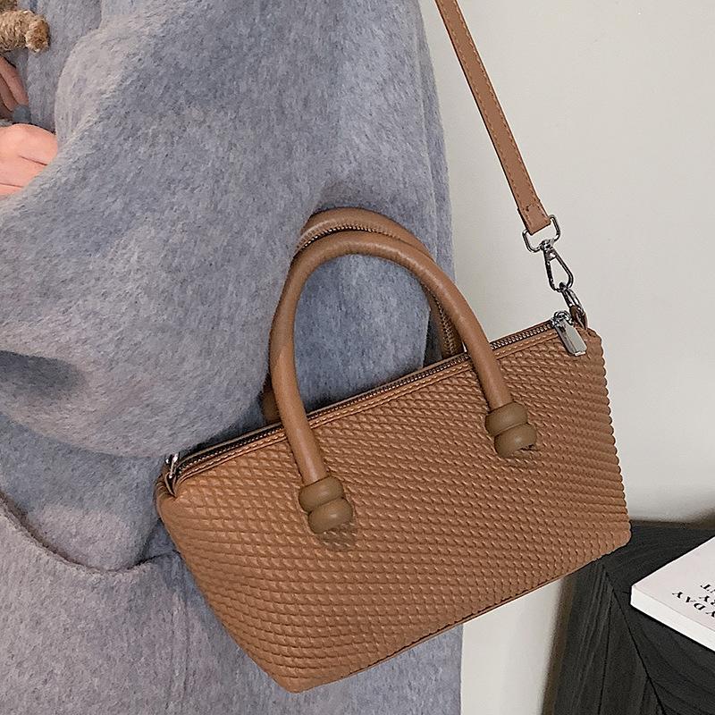 Hand carry fashion small square bag women 2025 summer new trendy simple shoulder bag niche trendy casual messenger bag