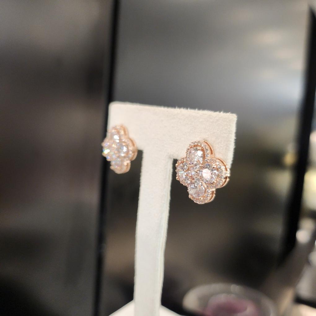 ARTRIA Clover Two-Line E Silver Needle Earrings JQNERIN0004FRF