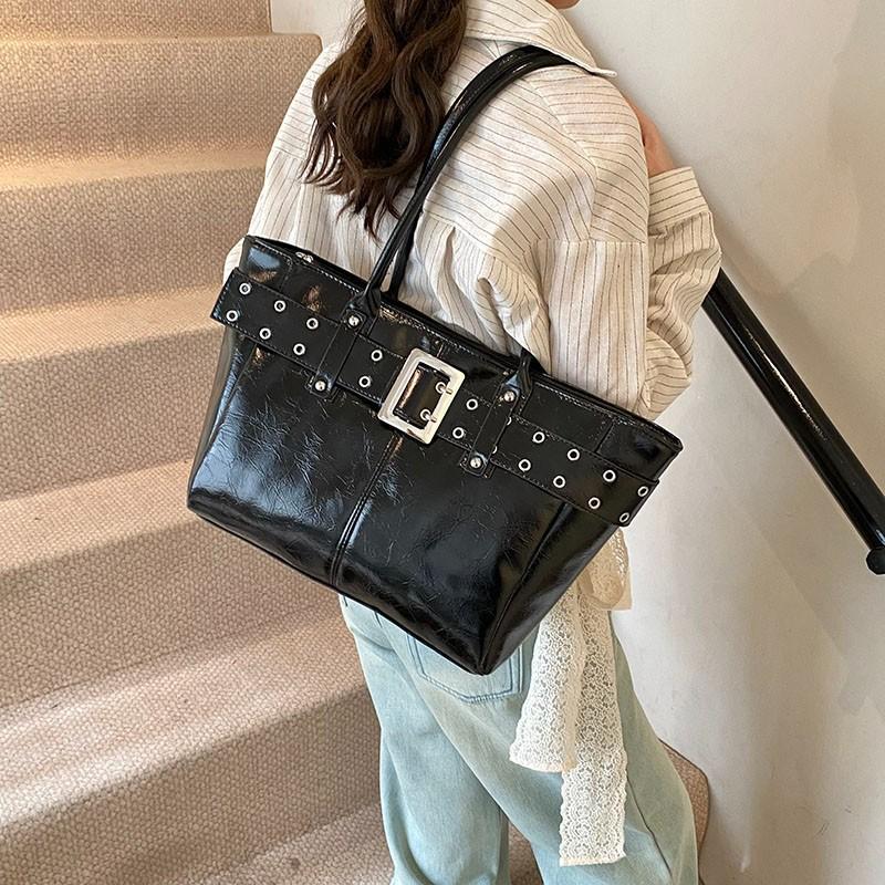 2026 New Women's Leather Biker Belt Tote Bag Large Capacity PU Shoulder Handbag Fashi Commuter Bag