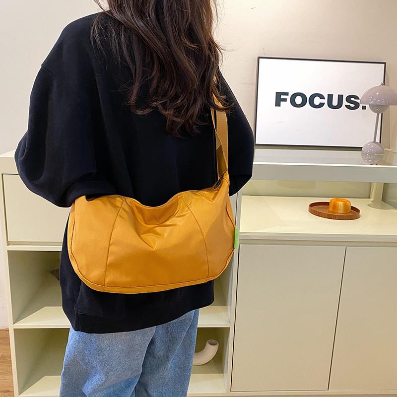 Trendy 2024 Summer Minimalist Crossbody Pillow Bag Stylish Shoulder Bag For Everyday Use