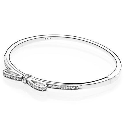 Bransoletka Bangle ze Srebra Próby 925 Błyszcząca Kokardka z Cyrkoniami Pasuje do Kobiet Biżuteria z Koralikami i Zawieszkami