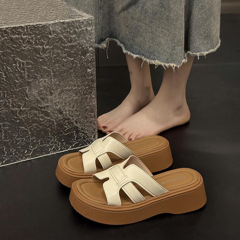 

Плетеные прохладные тапочки на толстой подошве для женщин, для ношения летом 2025 года. Новые удобные и легкие пляжные тапочки на перемычке в сказочном стиле. 35 бежевый