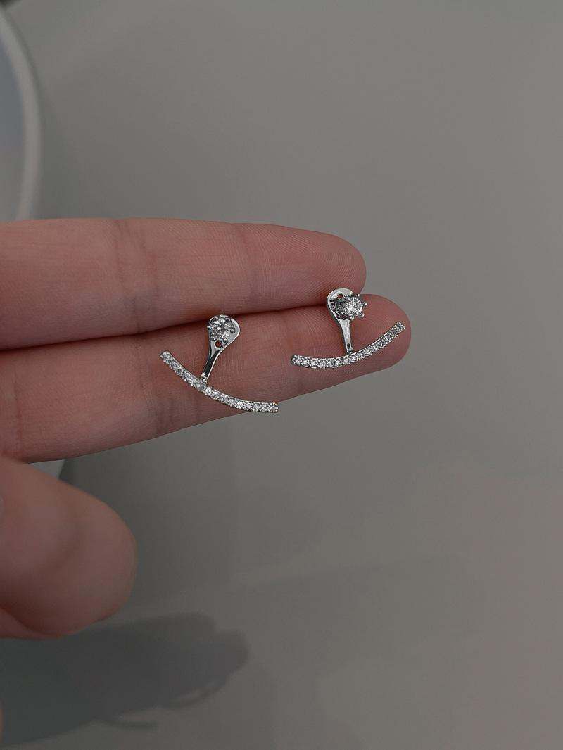

A two-wear rear-hanging zircon earring for women s new unique niche stud earrings, temperament high-end earrings