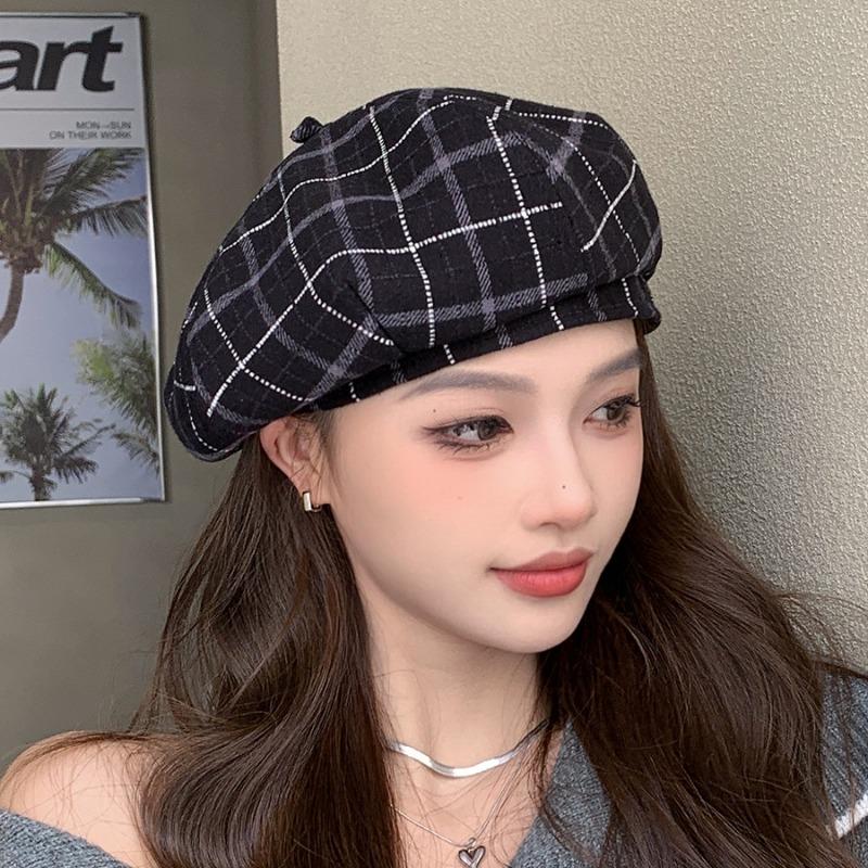 Vintage Plaid Beret Hat for Autumn Winter Casual Artist Hat for Women Simple Woolen Beret Hat