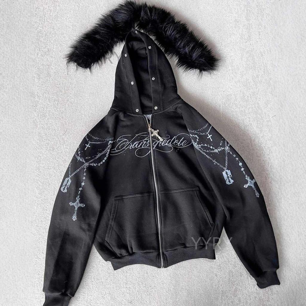 BeatStreet Móda Streetwear Dámská Gotická Punková Bunda s Kapucí z Umělé Kožešiny s Potiskem Kříže Trendy Drsná Mikina na Zip