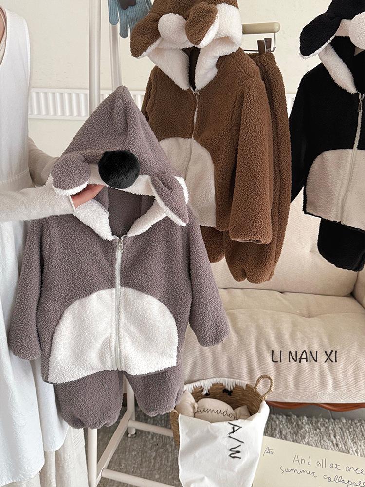 

Детский зимний пижамный комплект 2025: Теплая домашняя одежда для мальчиков на флисовой подкладке с маленьким мишкой 120 cm серый