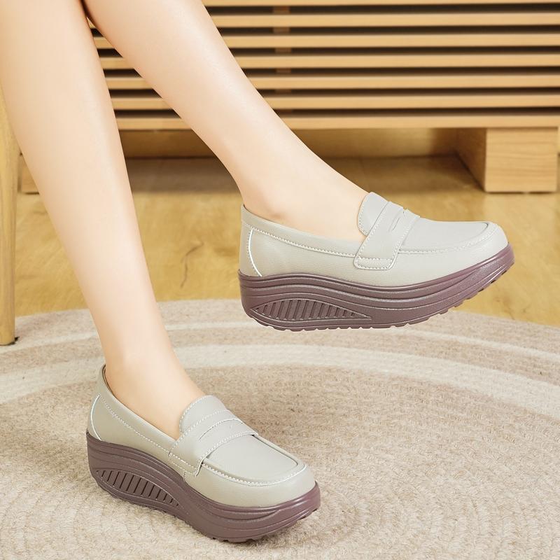Ladies Platform Loafers Casual Elegant Black Leather Women Height Increase Thick Sole Shake Shoe for Mother