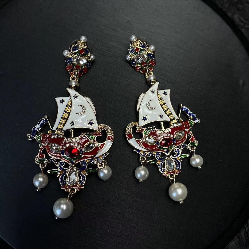 Średniowieczne Europejskie Kolczyki Wiszące z Klejnotami w Kształcie Statku Żaglowego – Luksusowy Design Vintage