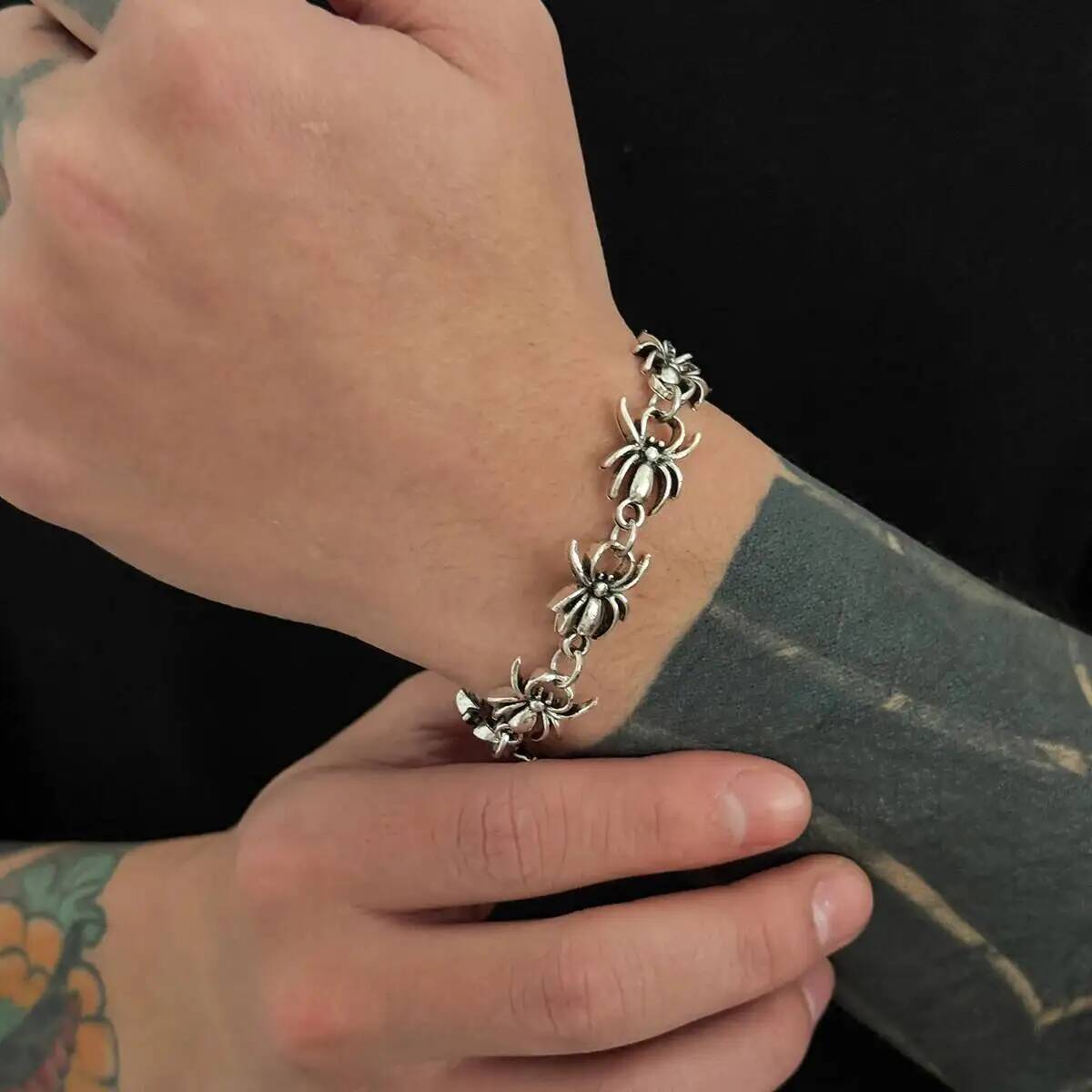 

SHIXIN Goth Silver Color Spider Bracelet Women Vintage Adjustable Metal Bangle Party HipHop Rock Unisex Jewelry Accessories Gift