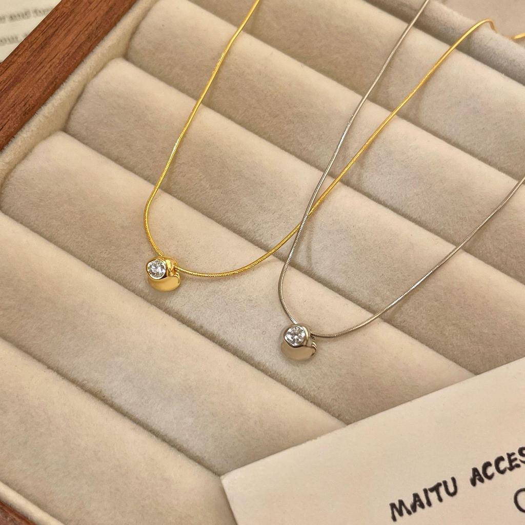 Přívěsek se zirkony ze 18K zlata a sterlingového stříbra na minimalistickém řetízku hadí kosti - Dámský elegantní bublinkový klíční kostní náhrdelník