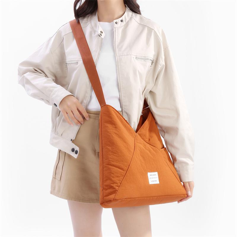 Tote Bag Women's Lightweight Shoulder Bag Commuter Fashionable Outdoor Crossbody Bag