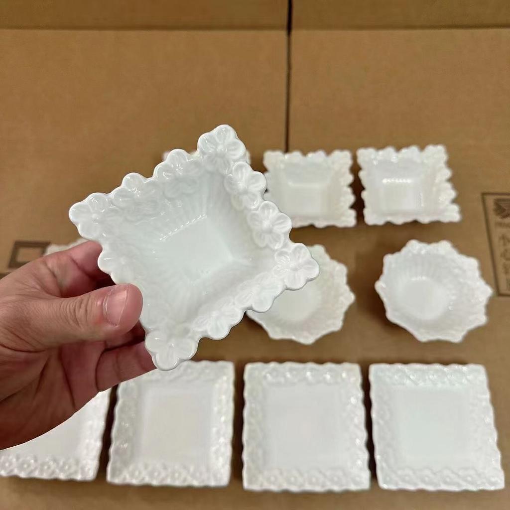 Reinweißer Reliefkeramikteller, Kirschblüten-Snack, Unterglasur-Dim-Sum-Teller, Hot-Pot-Dip-Material, französischer Stil