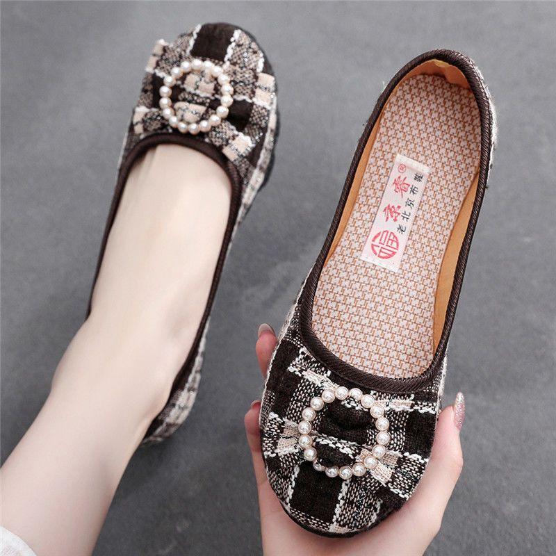 Spring and Summer Women's Cloth Shoes Singles Shoes Flat Bottomed Mom Shoes Soft Sole for One Foot