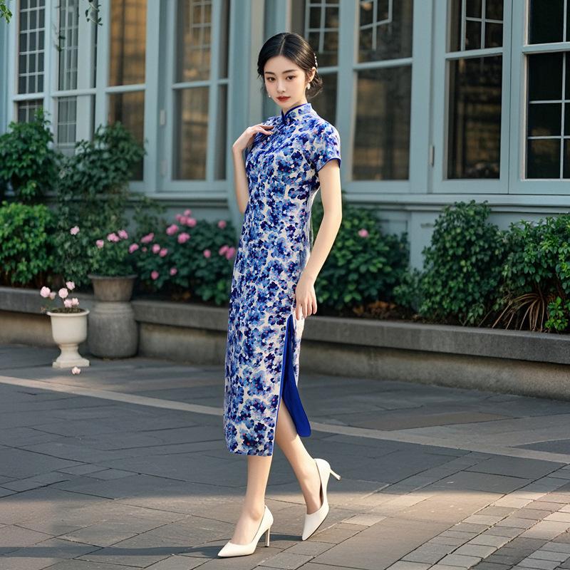 2025 Retro-Style Qipao: Chinese Bone-Piercing Design for Young Women, Daily Wear, Modern National Trend