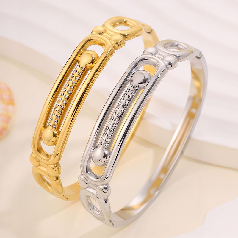 Hollow Titanium Steel Women's Fashionable and Elegant Light Luxury Bracelet