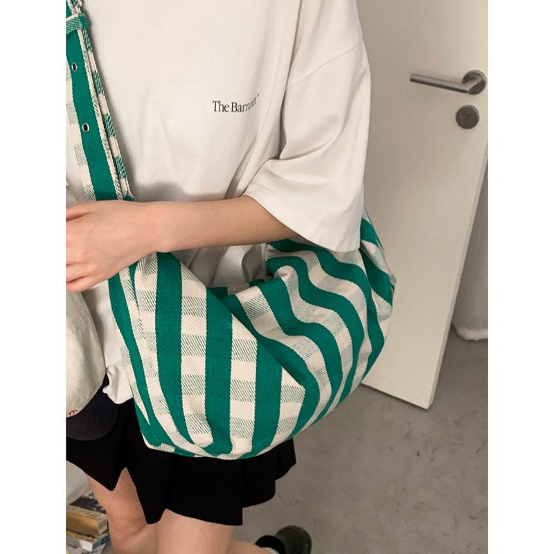 

Casual lazy wind large capacity underarm bag women 2025 new summer fashion plaid canvas bag messenger bag зелений