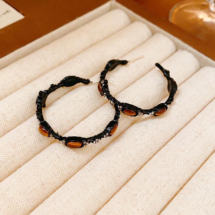 Silver Needle Geometric Tiger Eye Flower Earrings - Retro Style, Light Luxury, High-End Fashion Ear Studs