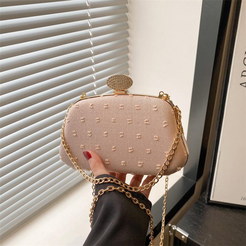 

Light luxury clip, personalized shoulder messenger bag, fashionable, simple and simple, high-texture chain bag for women розовый