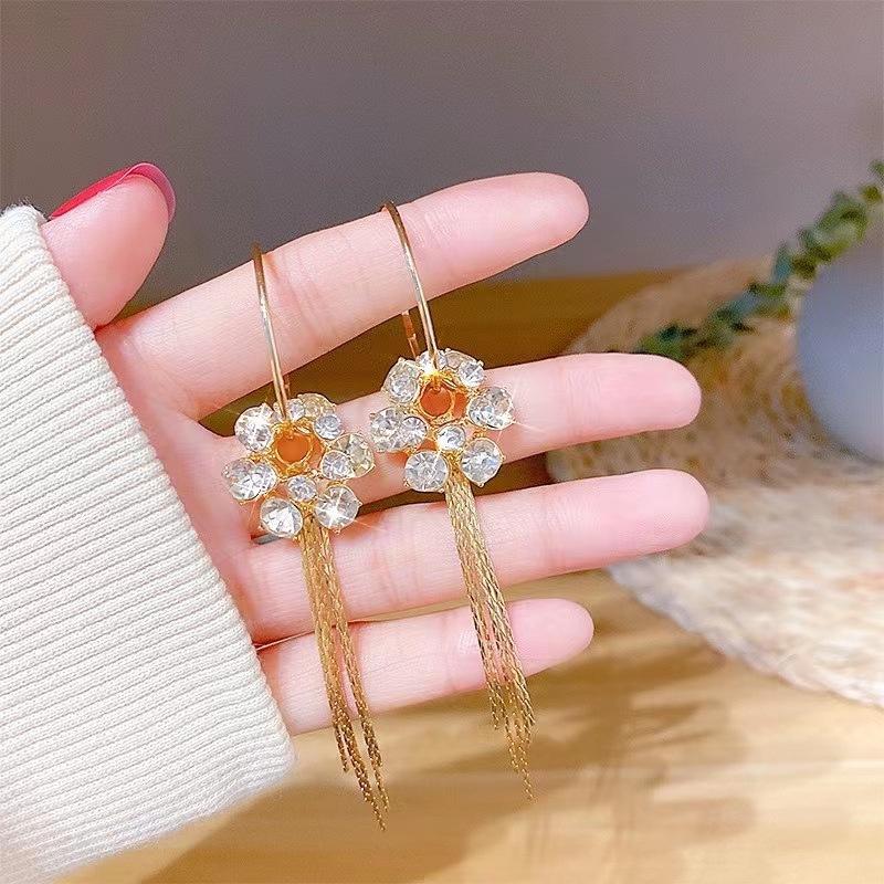 S925 Silver Needle Rhinestone Tassel Earrings - Exquisite Long Claw Chain with Colored Diamonds, European & American Style