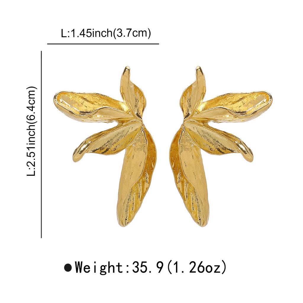 European American Vintage 3D Flower Earrings Light Luxury Heavy Industry Symmetrical Floral Alloy Stud Earrings Women Jewelry