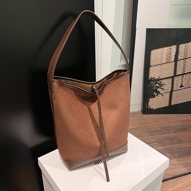 New popular versatile autumn and winter retro large-capacity bag women's shoulder bag fashion matte suede bucket bag