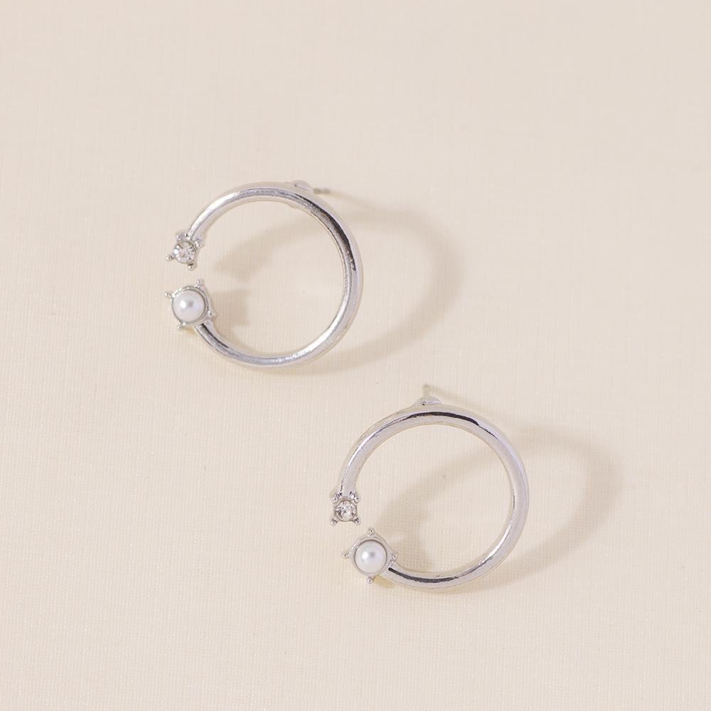 Pearl Stylish Round And Stud Earrings For Women Perfect For Weddings Birthdays And Anniversaries