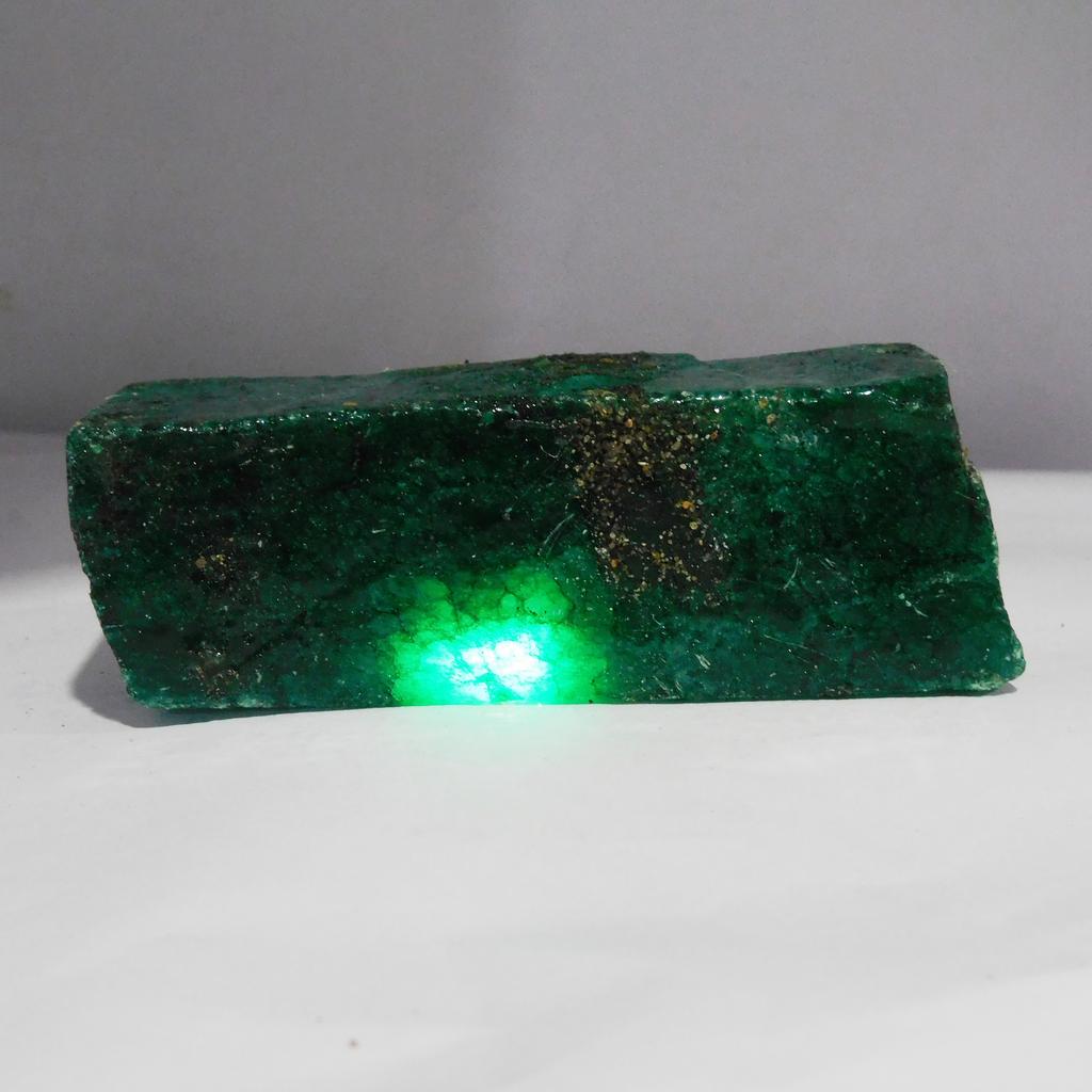 Natural Green Emerald Loose Gemstone 770.25 ct Uncut Dyed Rough for Lapidary and Gem Collections