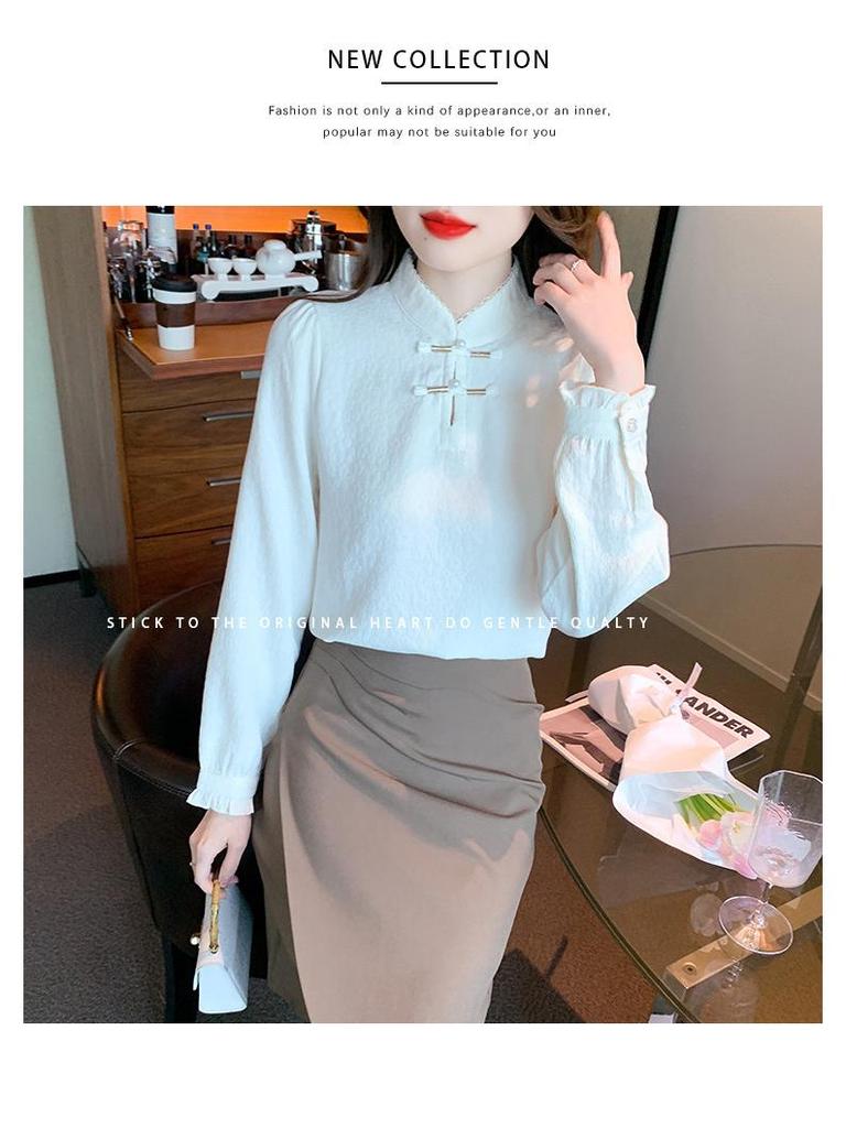 Retro Stand Collar Frog Button Pullover: Plus Velvet Thickened Base Layer for Autumn/Winter 2025, New Chinese Style.